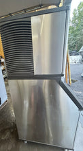 Load image into Gallery viewer, Manitowoc ID0606A-261 30" Indigo Series Ice Machine w/Storage Bin Refurbished