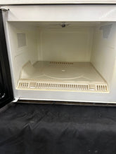 Load image into Gallery viewer, Amana RCS 10MPA Commercial Microwave 1000W 120v Refurbished &amp; Works