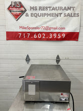 Load image into Gallery viewer, Wisco 560 Commercial Pizza and Multipurpose Oven Pretzel Oven 220V/1Ph