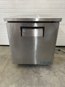 True TUC-27 27.75” Undercounter Refrigerator 1 Door 2 Shelves Works Great