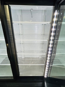 True GDM-72-HC~TSL01 78" Three Section Glass Door Merchandiser, (3) Hinge Doors