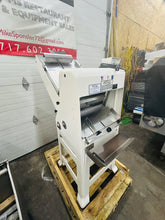 Load image into Gallery viewer, Oliver 797-32NC Bread Slicer  Fully Refurbished, Tested and Working