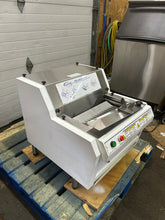 Load image into Gallery viewer, Oliver 732-N Front-Load Bread Slicer,-1/2" 115v Fully Refurbished Tested and Working