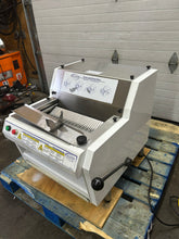 Load image into Gallery viewer, Oliver 732-N Front-Load Bread Slicer,-1/2" 115v Fully Refurbished Tested and Working