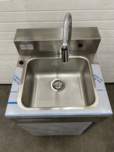 Load image into Gallery viewer, Hybrid 684 Hands Free Portable Sink NEW