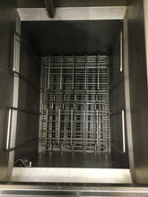 Load image into Gallery viewer, Pitco SRTE14-2-S 16.5 Gal 2 Section 208v 3Ph Elect. Rethermalizer