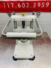 Load image into Gallery viewer, Display Specialties Commercial Table Counter Top Pineapple Corer Core Remover