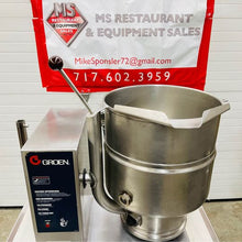 Load image into Gallery viewer, 2012 Groen TDB-40 Electric 10 Gal 40 Qt Steam Jacketed Soup Sauce Tilting Kettle