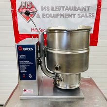 Load image into Gallery viewer, 2006 Groen TDB-40 Electric 10 Gal 40 Qt Steam Jacketed Soup Sauce Tilting Kettle