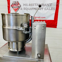 Load image into Gallery viewer, 2006 Groen TDB-40 Electric 10 Gal 40 Qt Steam Jacketed Soup Sauce Tilting Kettle