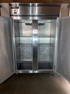 52" Two Section Reach In Refrigerator, (2) Left/Right Hinge Solid Doors, 115v
