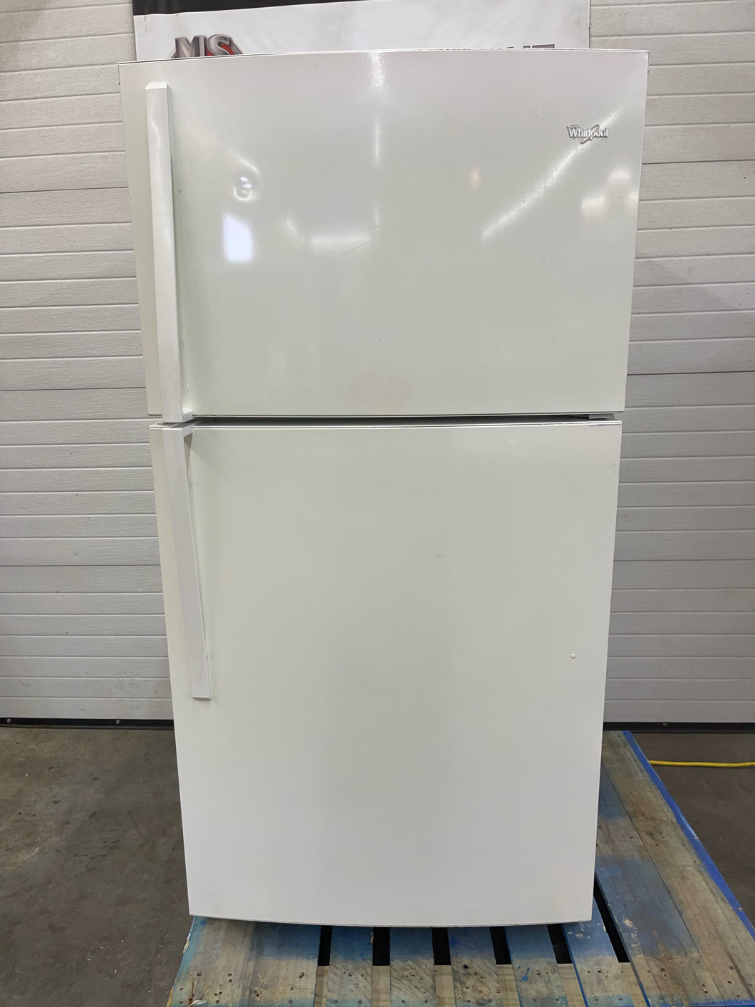 Maytag M1TXEGMYW Freestanding Top Freezer Refrigerator with 20.6 cu. ft.