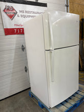 Load image into Gallery viewer, Maytag M1TXEGMYW Freestanding Top Freezer Refrigerator with 20.6 cu. ft.