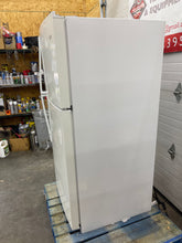 Load image into Gallery viewer, Maytag M1TXEGMYW Freestanding Top Freezer Refrigerator with 20.6 cu. ft.