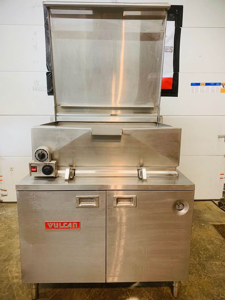 Vulcan G300 Nat Gas 30 Gallon Braising Pan / Skillet. Auto Lift