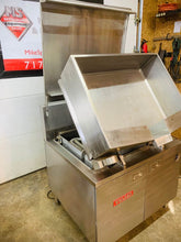 Load image into Gallery viewer, Vulcan G300 Nat Gas 30 Gallon Braising Pan / Skillet. Auto Lift