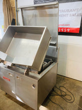 Load image into Gallery viewer, Vulcan G300 Nat Gas 30 Gallon Braising Pan / Skillet. Auto Lift