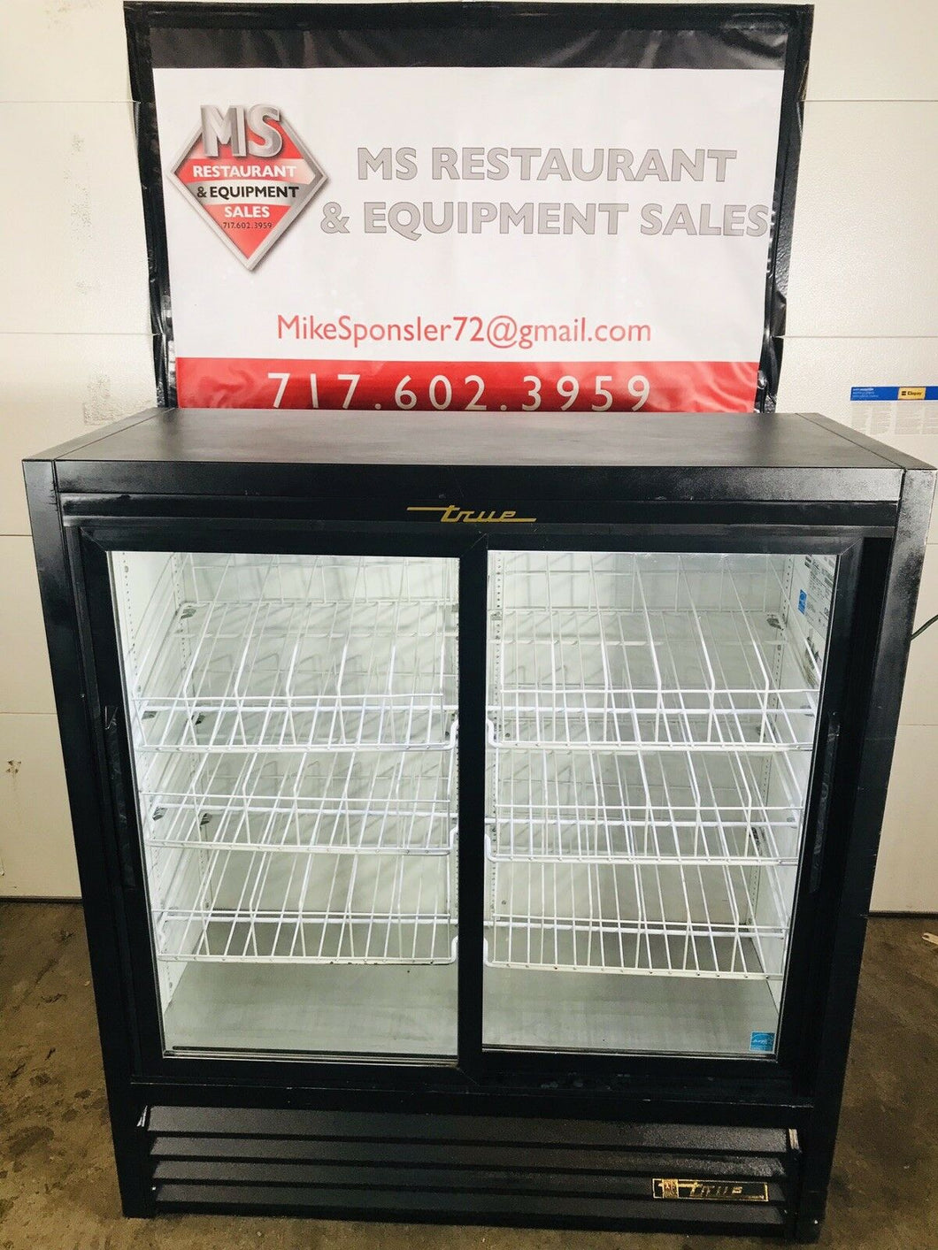 2 Sliding Glass Door Display Refrigerator True GDM 41SL 54 LD