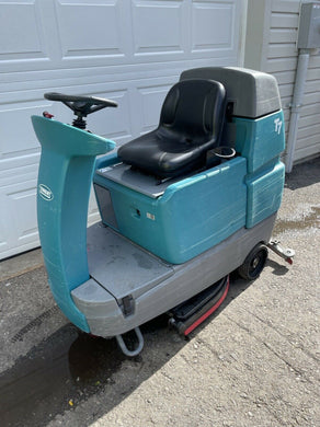 Tennant T7 32” Riding Disk Floor Scrubber Batteries Included Tested Working!