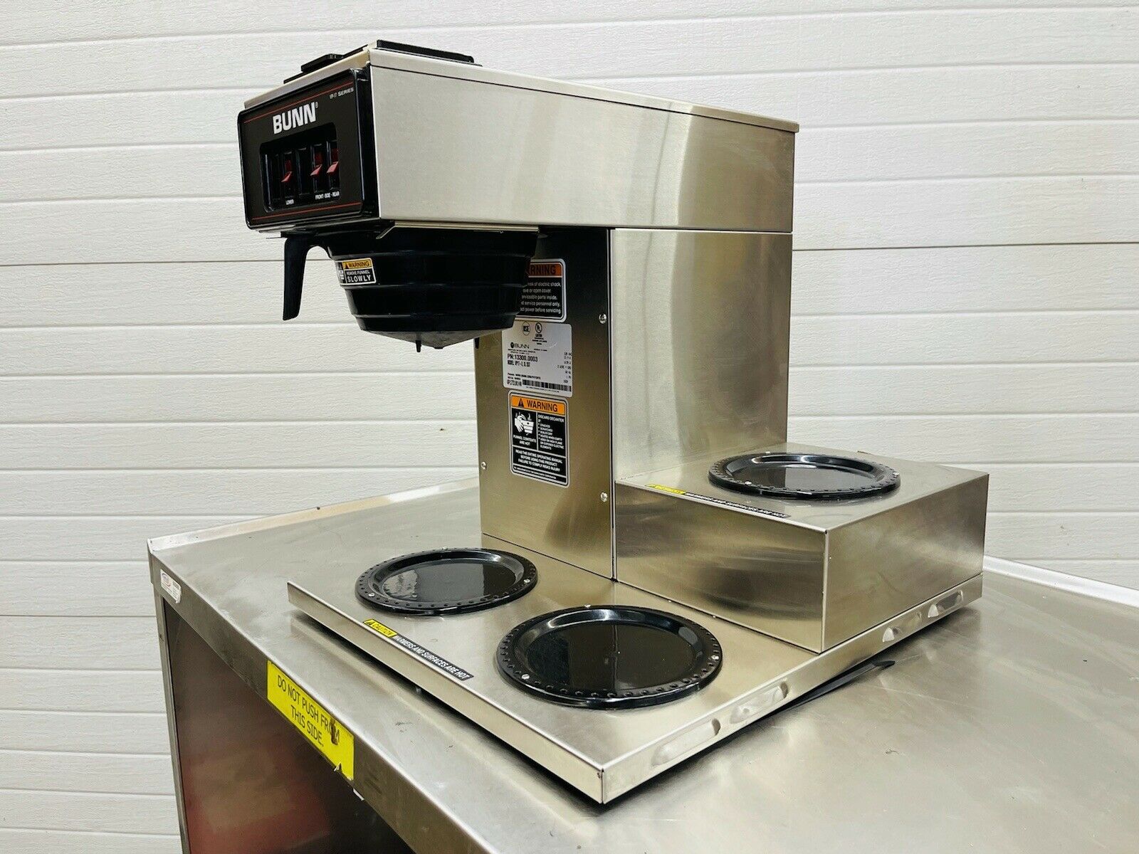 Bunn VP-17 Series coffee maker w. 3 coffee jugs as is Online Government  Auctions of Government Surplus