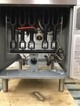 Load image into Gallery viewer, Avantco FF518 Nat. Gas 70-100lb SS Tube Floor Fryer 150,000 BTU