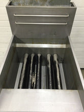 Load image into Gallery viewer, Avantco FF518 Nat. Gas 70-100lb SS Tube Floor Fryer 150,000 BTU
