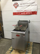 Load image into Gallery viewer, Avantco FF518 Nat. Gas 70-100lb SS Tube Floor Fryer 150,000 BTU