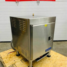 Load image into Gallery viewer, CLEVELAND 1SCE: SteamCub boilerless electric steamer Electric 3ph 208v 5 pan