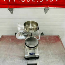 Load image into Gallery viewer, Hamburger Press Globe PP5 5&quot; Manual Hamburger Patty Press - (8 oz) Aluminum
