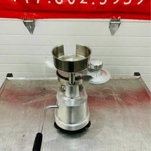 Load image into Gallery viewer, Hamburger Press Globe PP5 5&quot; Manual Hamburger Patty Press - (8 oz) Aluminum