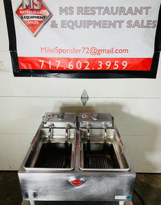 Wells F-85 Countertop High Watt Dual Pot 30lb Electric Deep Fryer 208V / 240V 3ph