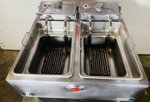 Wells F-85 Countertop High Watt Dual Pot 30lb Electric Deep Fryer 208V / 240V 3ph