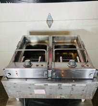 Load image into Gallery viewer, Wells F-85 Countertop High Watt Dual Pot 30lb Electric Deep Fryer 208V / 240V 3ph